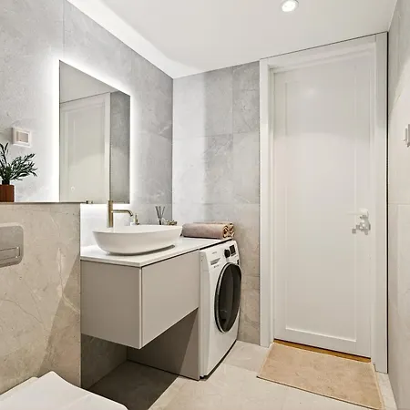 Brand-new Luxury With Sea View *